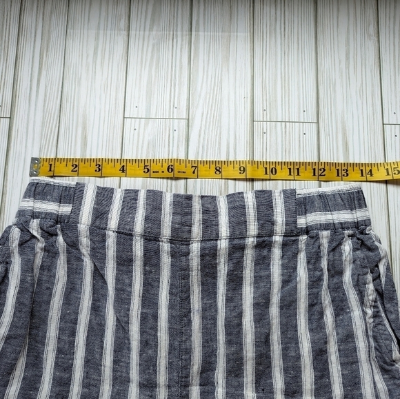 Christian Siriano Preppy Striped Linen Shorts in Blue and White Size Medium - Picture 3 of 7